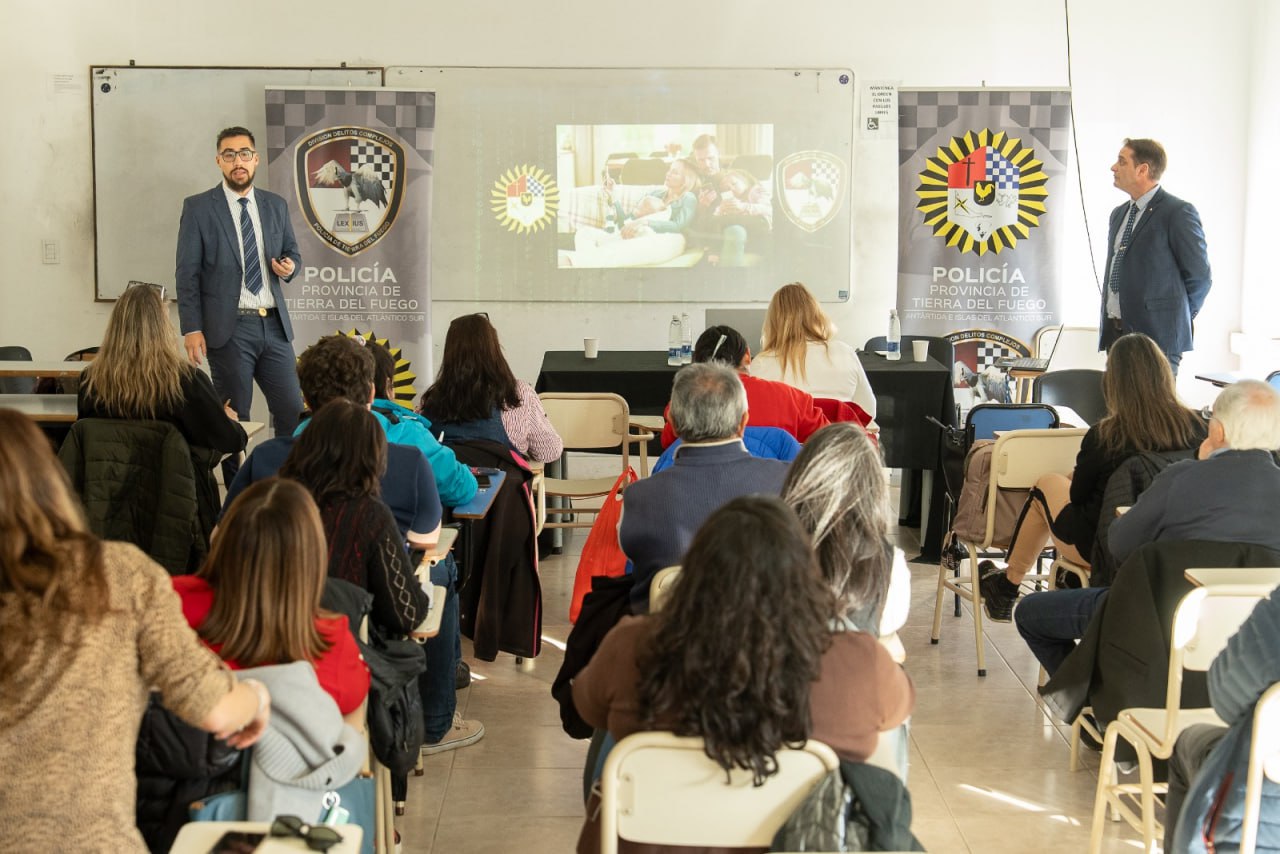 ESPECIALISTAS DE LA POLICÍA PROVINCIAL BRINDARON CHARLAS INFORMATIVAS SOBRE CIBERDELITOS