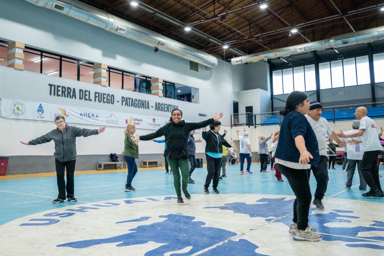ADULTOS MAYORES COMENZARON LAS CLASES DE ACTIVIDAD FÍSICA EN EL” COCHOCHO” VARGAS