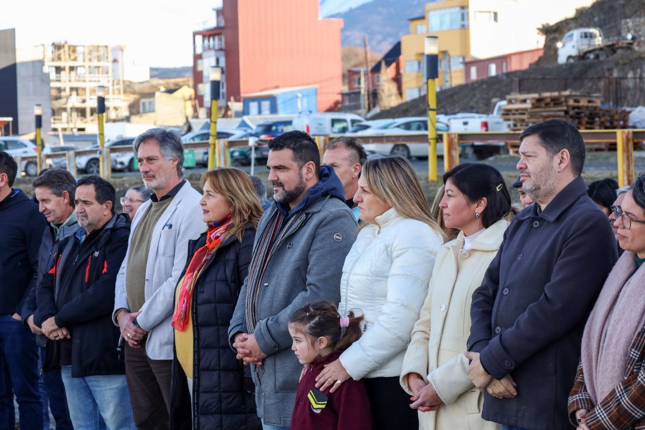 *SE INAUGURÓ EN USHUAIA EL PASEO DE LA CENTOLLA