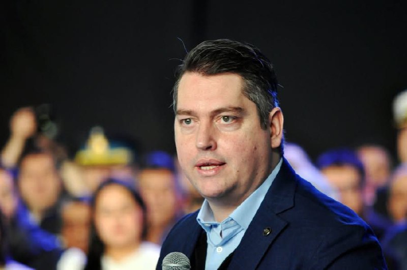 MARTÍN PEREZ CRUZÓ A STURZENEGGER EN DEFENSA DE LA INDUSTRIA FUEGUINA: “TIERRA DEL FUEGO VA POR MÁS TURISMO, MÁS ACTIVIDAD PRIMARIA Y TAMBIÉN MÁS INDUSTRIA”