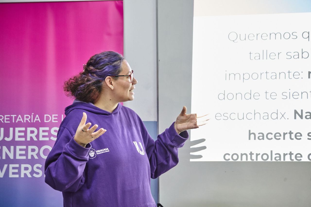 LA MUNICIPALIDAD BRINDÓ EL TALLER DE “VÍNCULOS SANOS” A ESTUDIANTES DEL COLEGIO JULIO VERNE