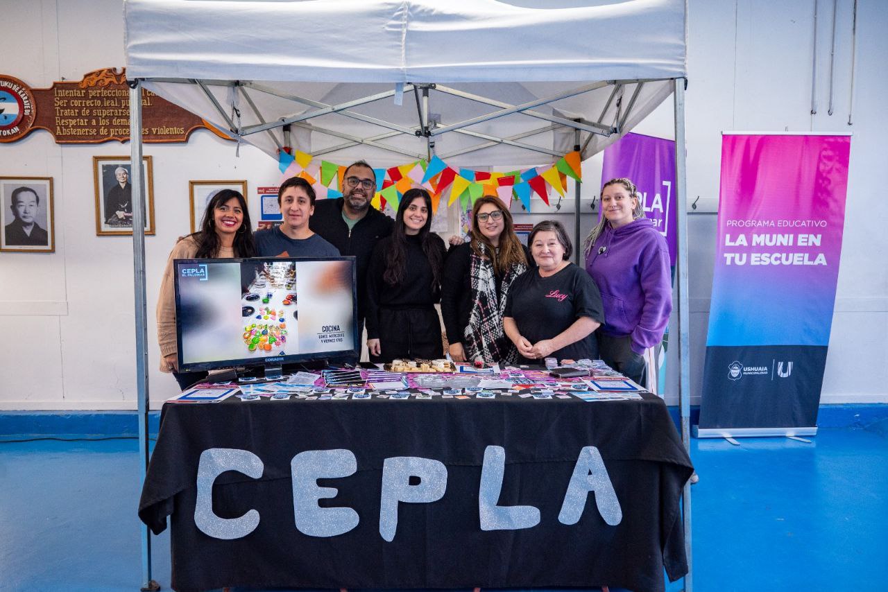 LA MUNICIPALIDAD  RECIBIÓ DOCUMENTACIÓN DE JÓVENES QUE INTEGRAN EL PROGRAMA 