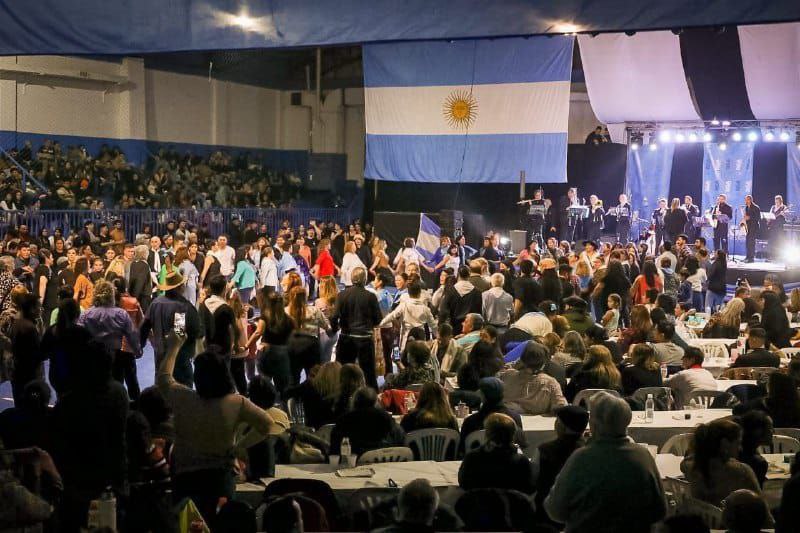 CON UN GRAN DESPLIEGUE ARTÍSTICO, RÍO GRANDE SE PREPARA PARA LA GRAN PEÑA FOLKLÓRICA “ESPERANDO EL 25”