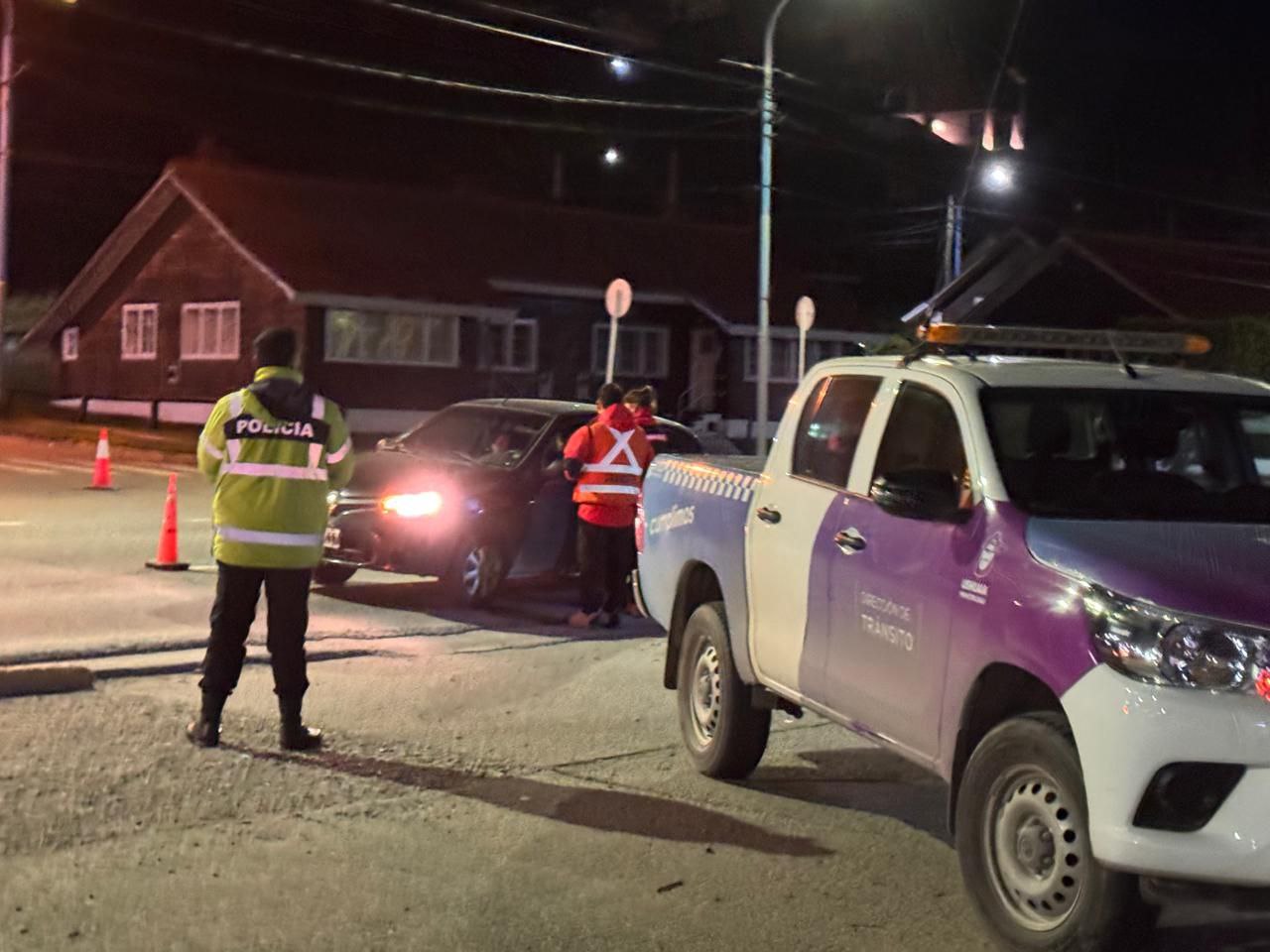 EL ÁREA DE TRÁNSITO DEL MUNICIPIO DE USHUAIA CONTROLÓ 146 VEHÍCULOS DURANTE EL FIN DE SEMANA