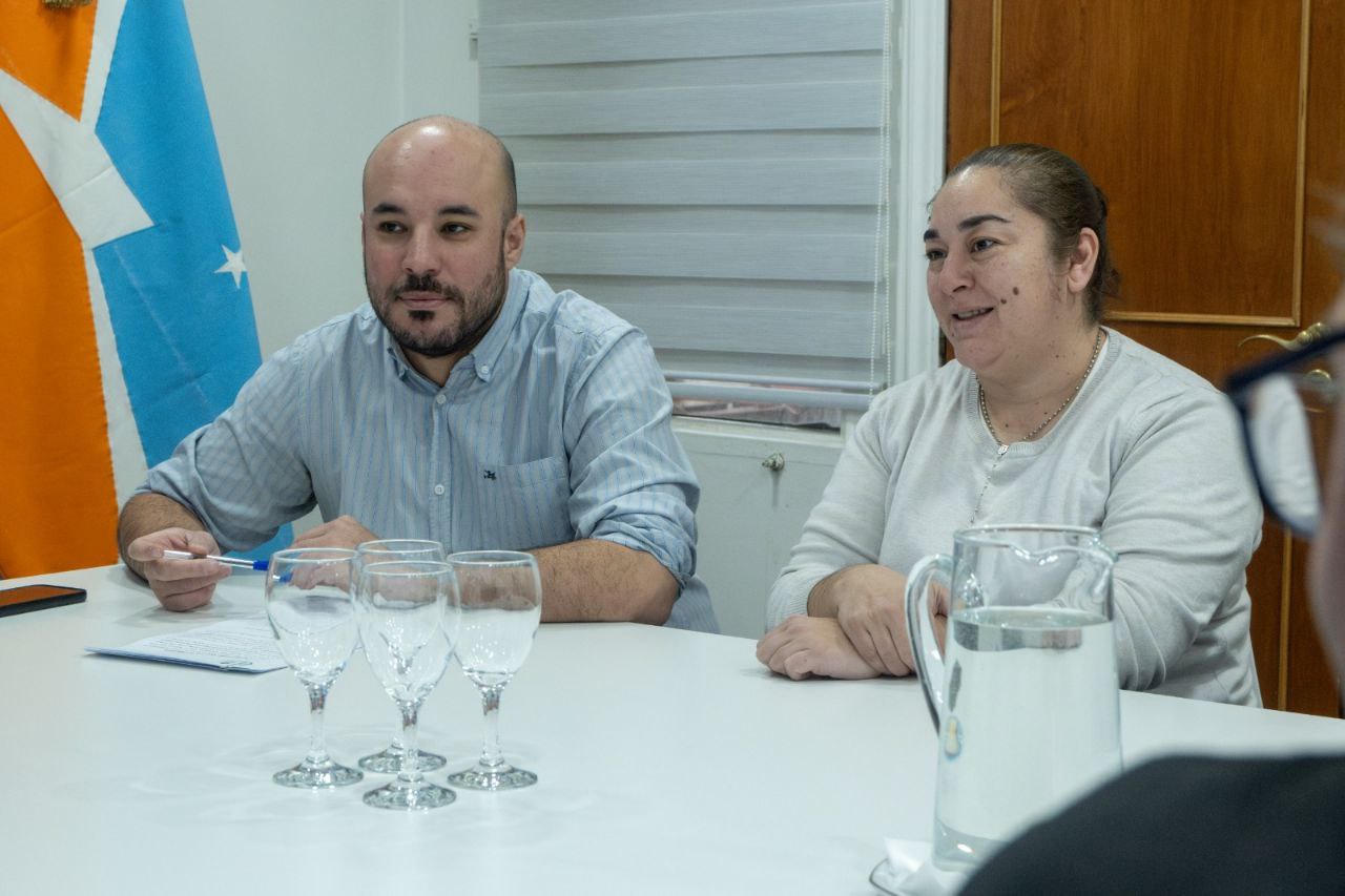 EL MUNICIPIO DE USHUAIA ENTREGÓ LAS PRIMERAS HABILITACIONES A PROPIETARIOS DE UNIDADES GASTRONÓMICAS MÓVILES