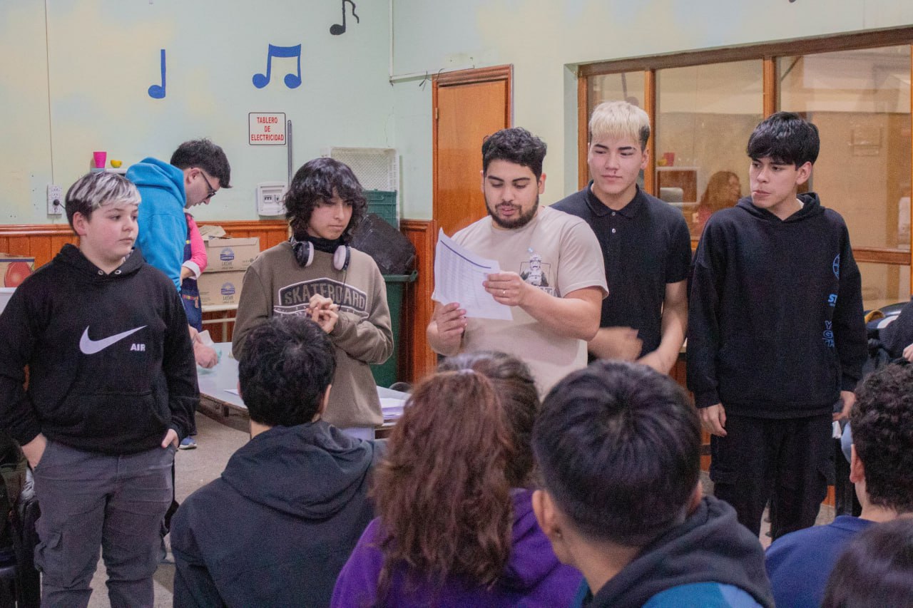 MÁS DE 100 ESTUDIANTES DE USHUAIA PARTICIPARON DE ENCUENTROS DEL PROGRAMA DE FORTALECIMIENTO A ORGANIZACIONES ESTUDIANTILES