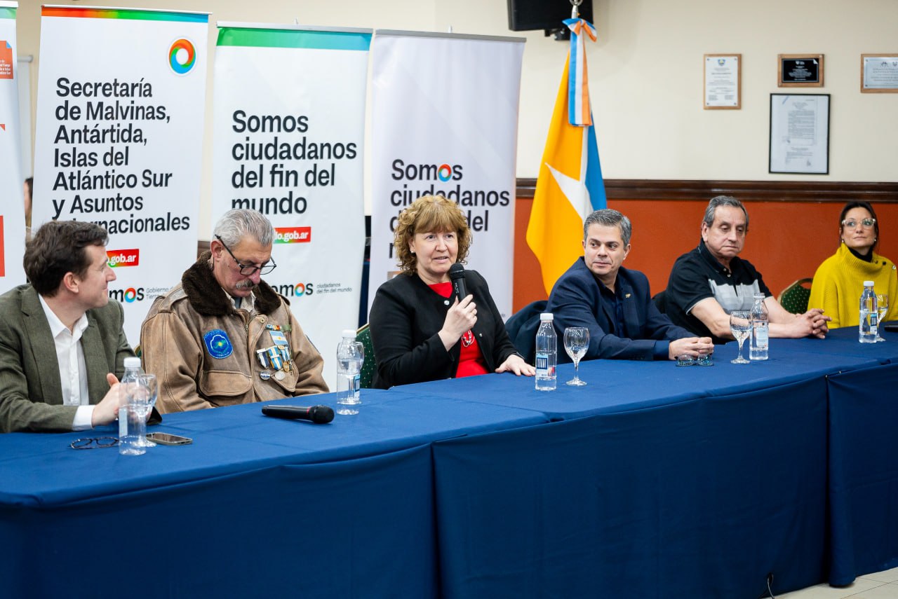TIERRA DEL FUEGO SE CONVIRTIÓ EN LA PRIMERA PROVINCIA EN IMPLEMENTAR LA CAPACITACIÓN OBLIGATORIA SOBRE LA CUESTIÓN MALVINAS, ANTÁRTIDA Y GEOPOLÍTICA DEL ATLÁNTICO SUR