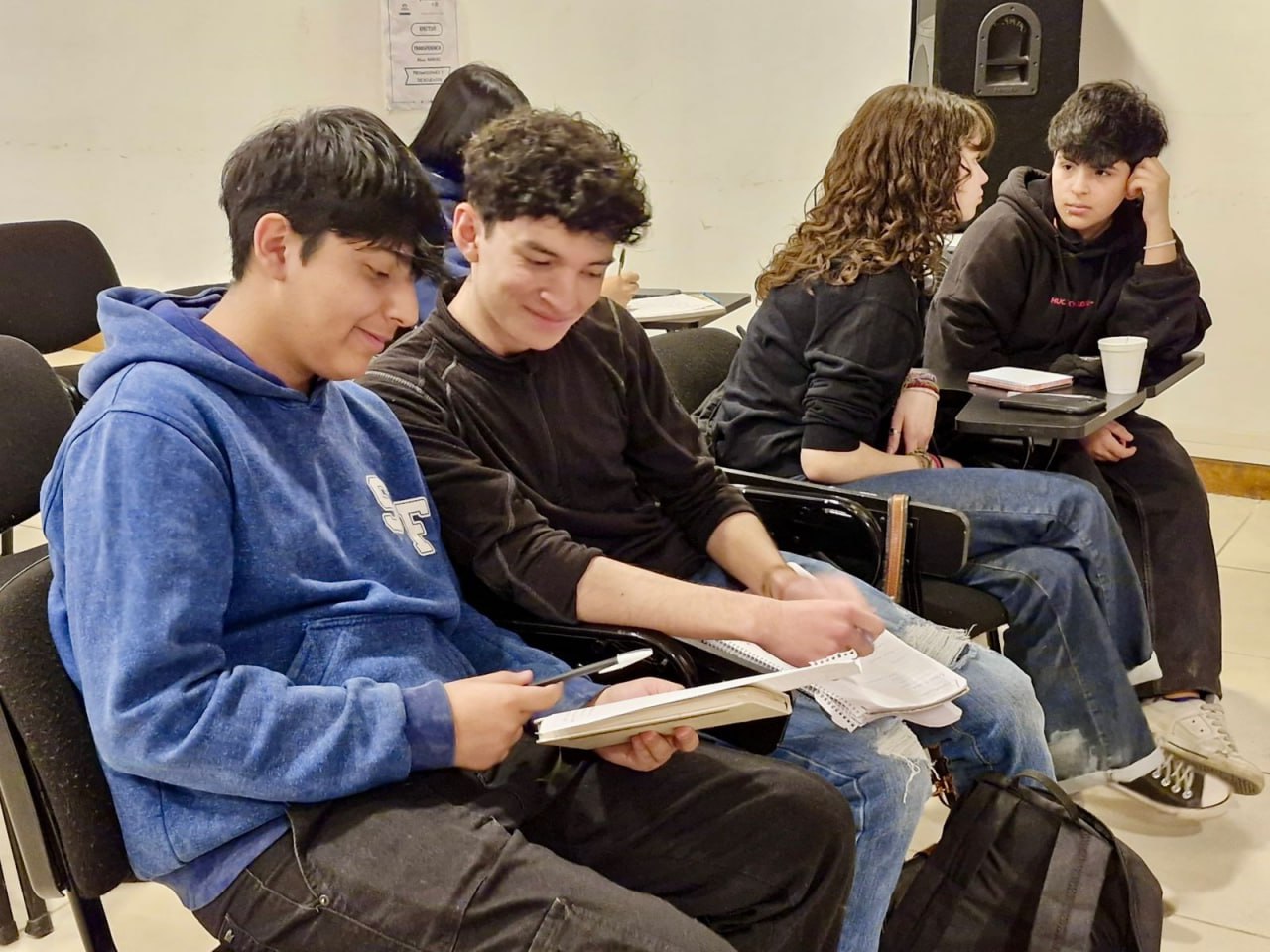 JÓVENES FUEGUINOS PARTICIPARON DEL TALLER “DEL PAPEL A LA LENGUA”, UNA PROPUESTA PARA FORTALECER LA EXPRESIÓN ORAL Y ESCRITA