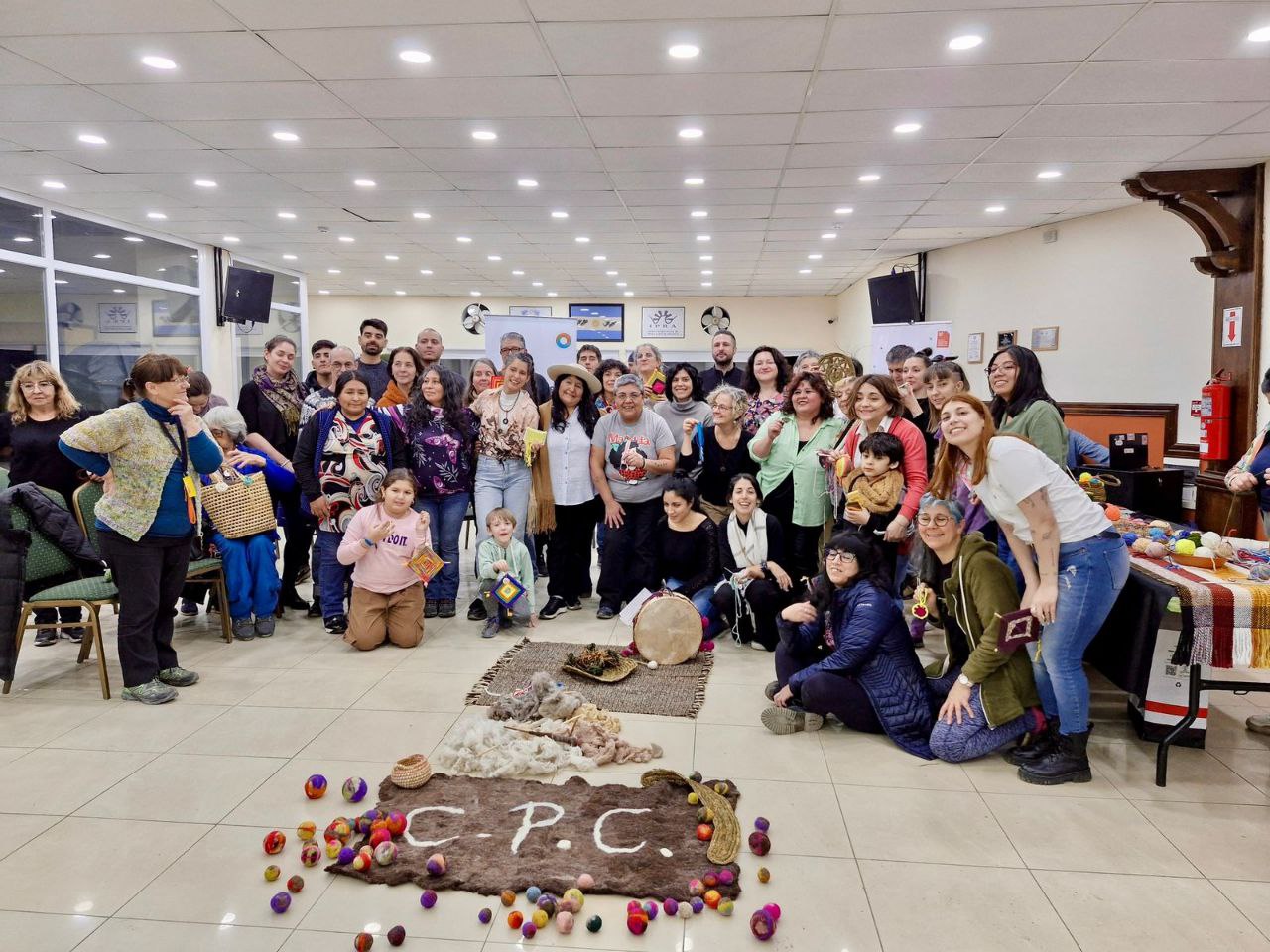 SE REALIZÓ EL III ENCUENTRO DE ARTE TEXTIL “TEJIENDO EN EL FIN DEL MUNDO” EN TODA LA PROVINCIA
