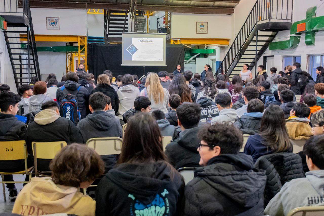EDUCACIÓN Y EL COLEGIO CPET IMPLEMENTAN PLAN DE CONVIVENCIA ESCOLAR ANTE SITUACIONES COMPLEJAS