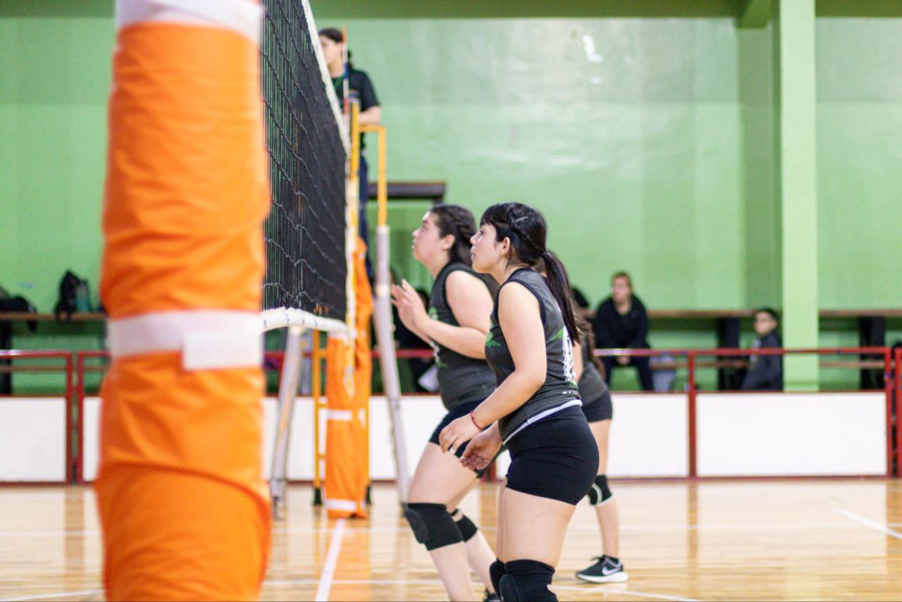 JUEGOS FUEGUINOS: COMENZÓ LA INSTANCIA LOCAL DE VÓLEY Y HOCKEY EN USHUAIA