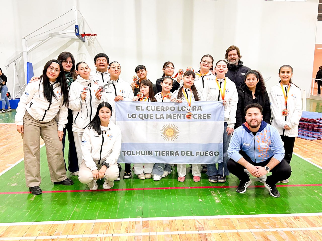 LAS ESCUELAS DEPORTIVAS DE TOLHUIN FOMENTAN LA SEMANA DEL OLIMPISMO