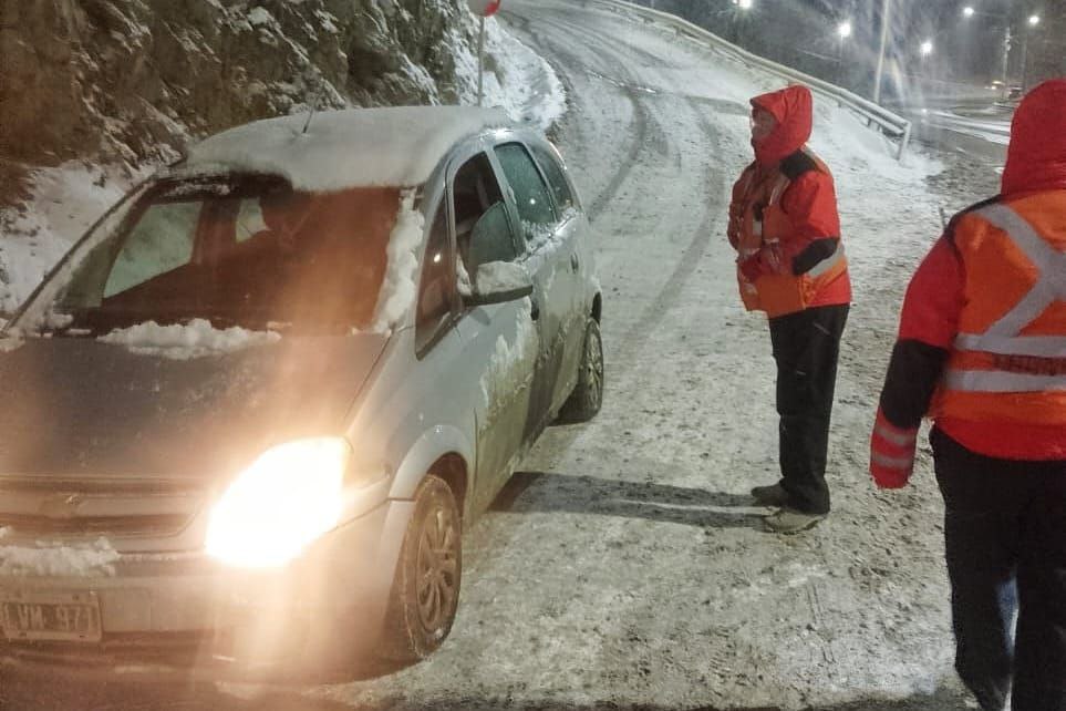 EL MUNICIPIO DE USHUAIA REALIZA CONTROLES PARA VERIFICAR EL USO DE CUBIERTAS INVERNALES