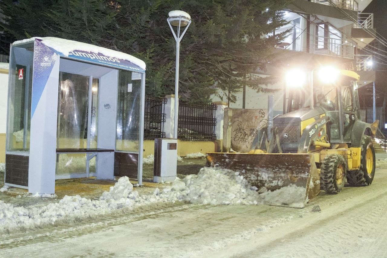 LA MUNICIPALIDAD DE USHUAIA AVANZÓ CON EL OPERATIVO INVIERNO DURANTE EL FIN DE SEMANA