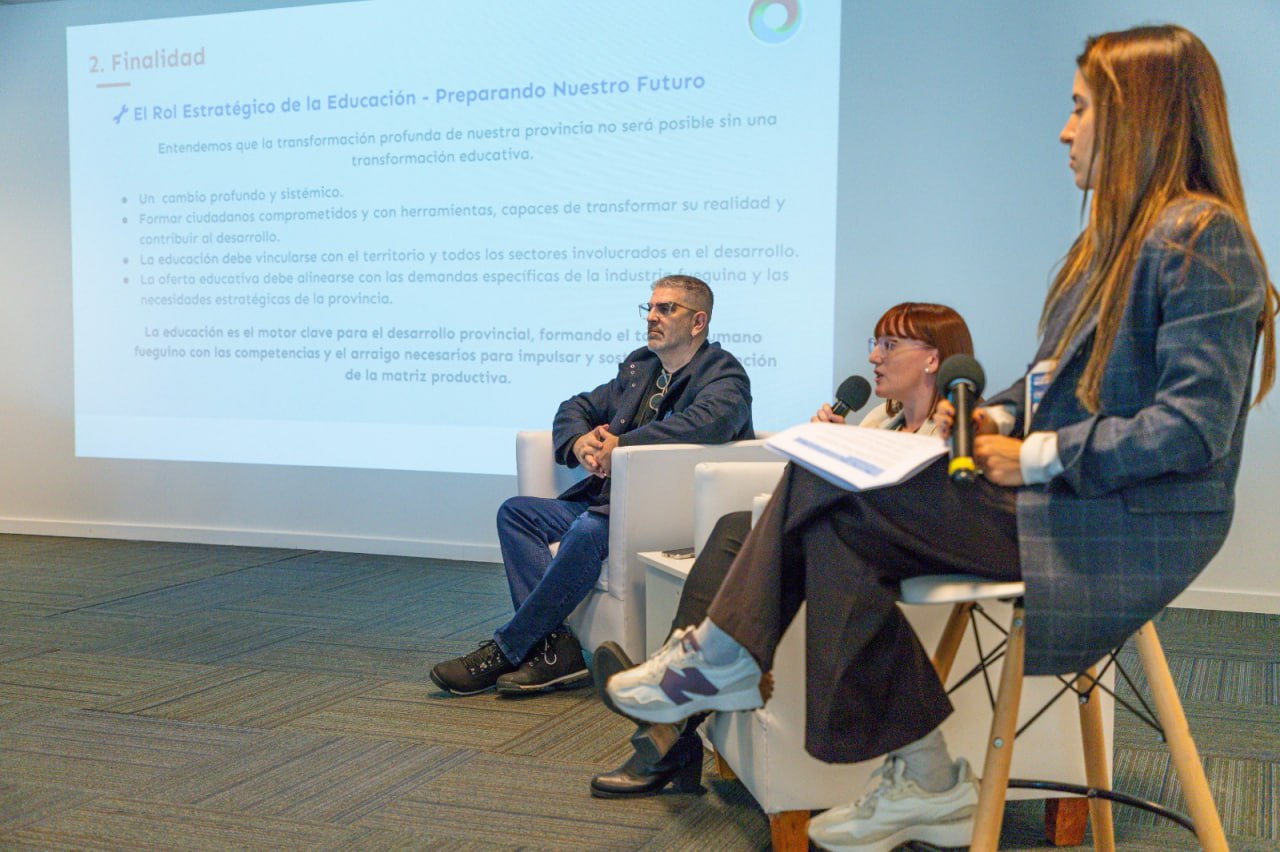 EL MINISTRO LÓPEZ SILVA PRESENTÓ EL PROGRAMA DE TRANSFORMACIÓN EDUCATIVA EN UN ENCUENTRO FEDERAL