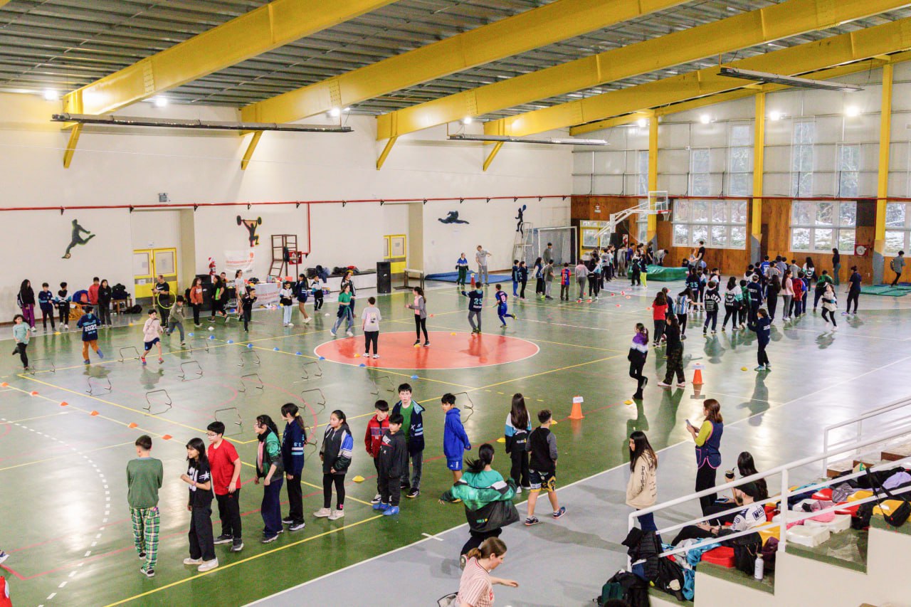 MÁS DE 450 ALUMNOS PARTICIPARON DE UNA JORNADA DE MINI ATLETISMO EN USHUAIA