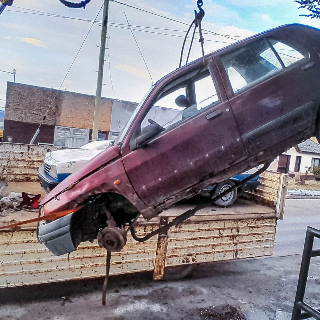 EL MUNICIPIO DE USHUAIA CONTINÚA RETIRANDO VEHÍCULOS ABANDONADOS EN LA VÍA PÚBLICA