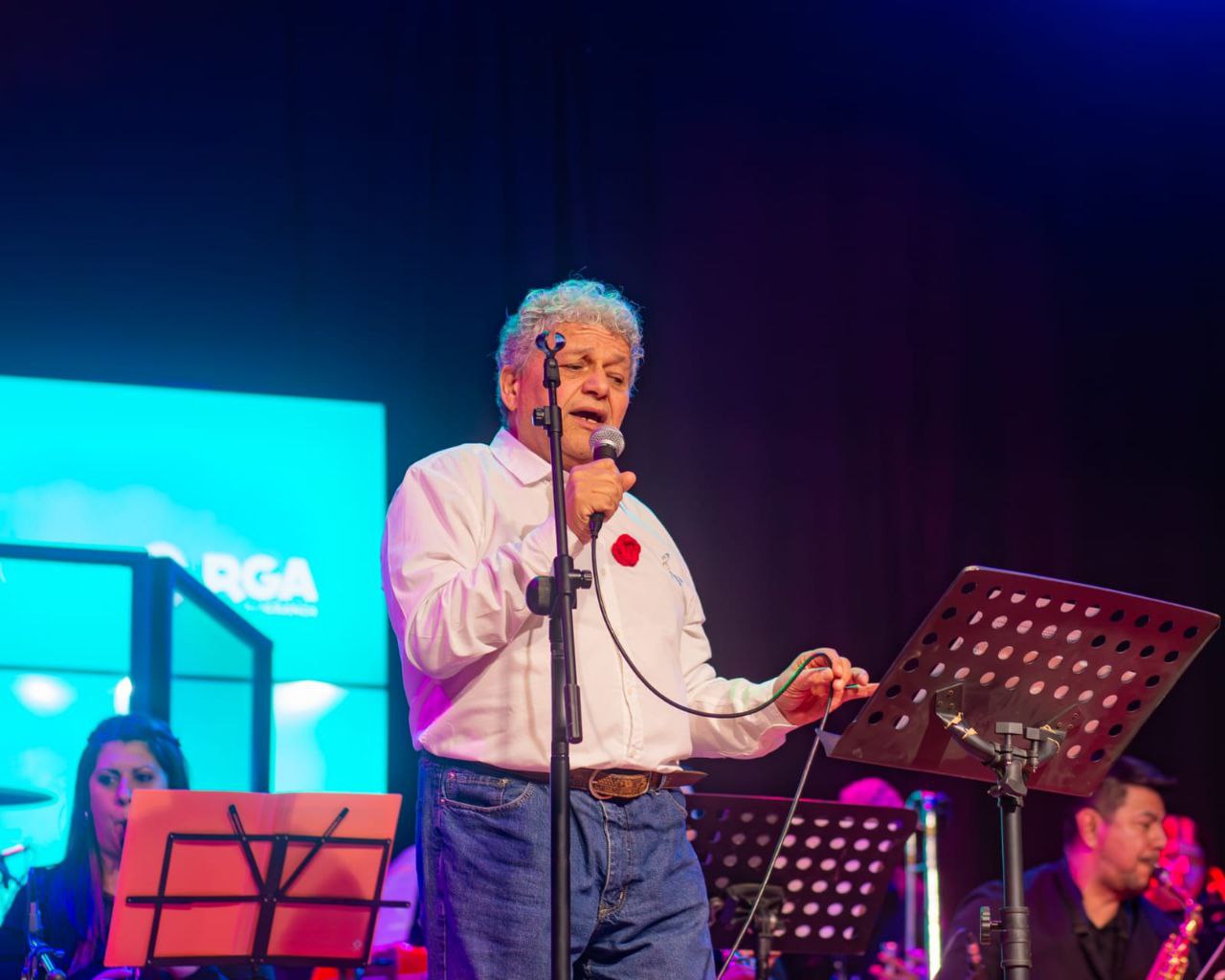 LOS ADULTOS Y ADULTAS MAYORES CELEBRARON EL CUMPLEAÑOS DE RÍO GRANDE A PURA MÚSICA