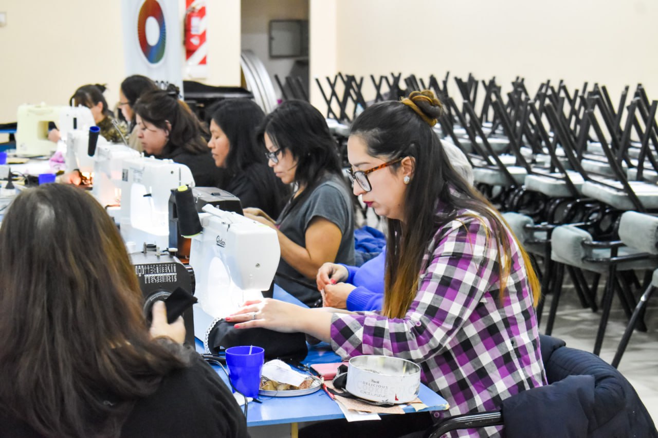 EN DISTINTOS ESPACIOS COMUNITARIOS SE REALIZÓ UN SEMINARIO DE COSTURA Y LENCERÍA