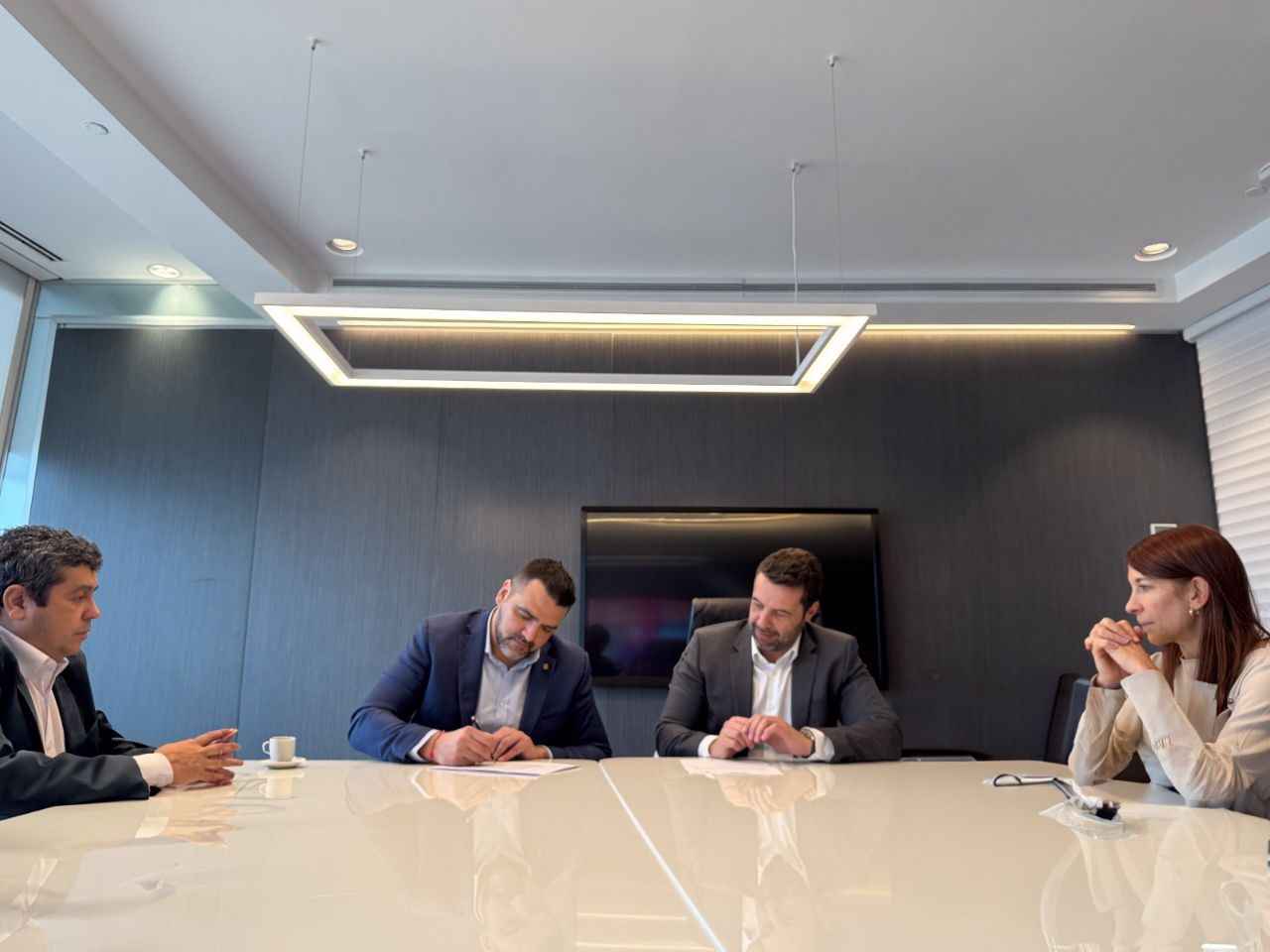 LA MUNICIPALIDAD DE USHUAIA FIRMÓ UN CONVENIO CON BANCO MACRO PARA LANZAR LA COMUNIDAD +U