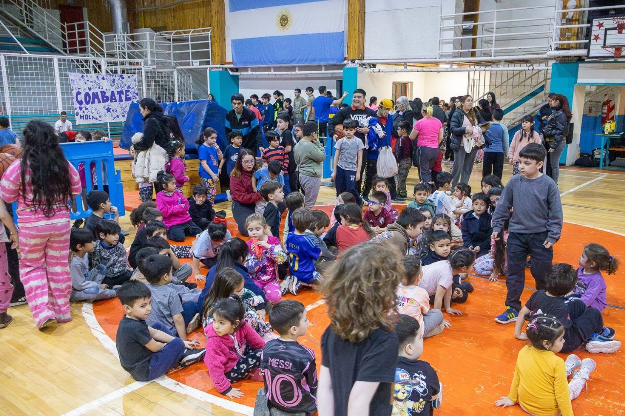 CON DEPORTE Y CULTURA, EL MUNICIPIO ACOMPAÑA A LOS VECINOS EN EL RECESO INVERNAL