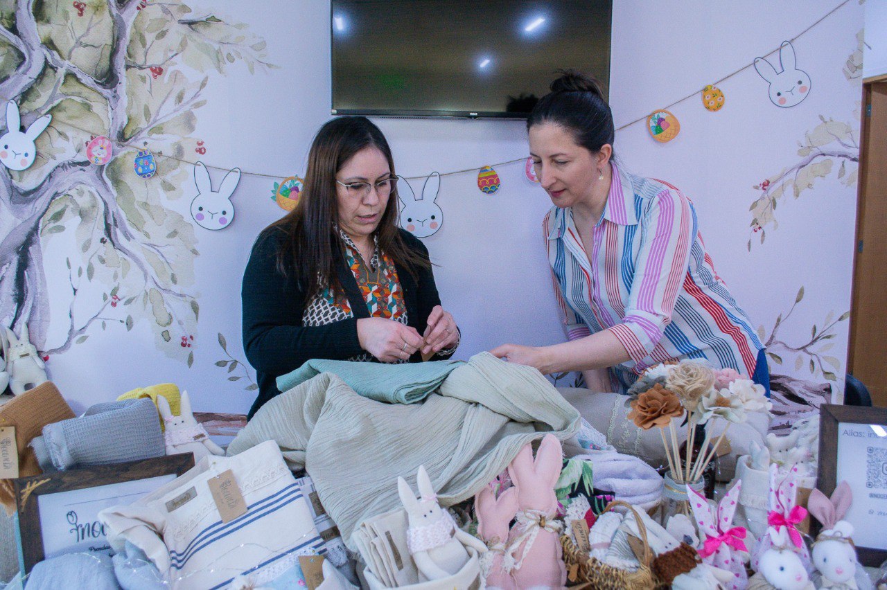 “MUJERES QUE IMPULSAN LA ECONOMÍA LOCAL
