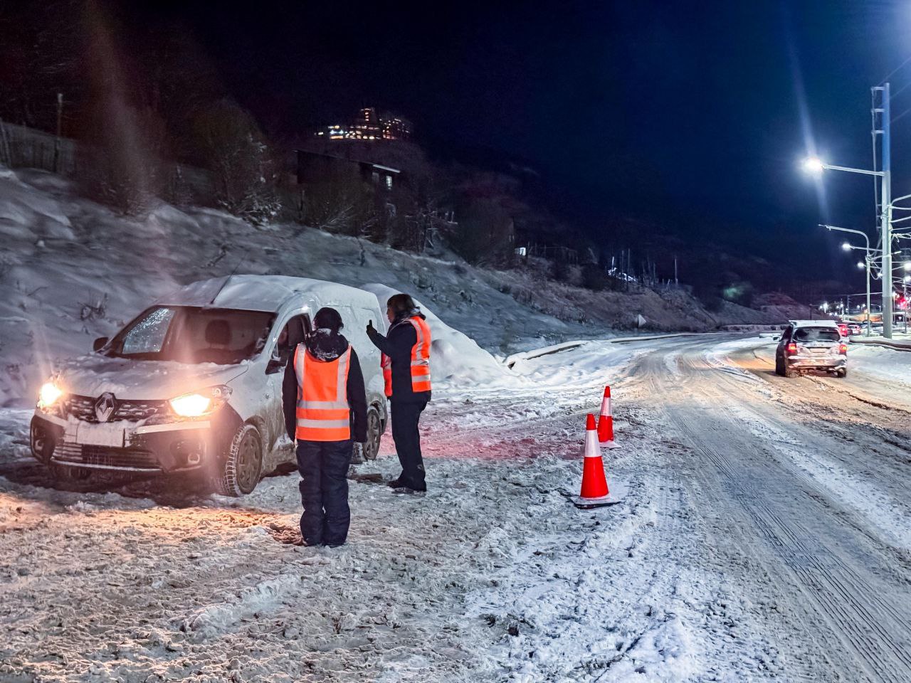 LA MUNICIPALIDAD DE USHUAIA REFORZÓ CONTROLES DE TRÁNSITO EN EL ACCESO AL BARRIO DOS BANDERAS