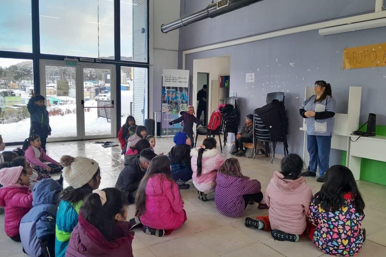 HABLAMOS DE TENENCIA RESPONSABLE DE MASCOTAS EN LA COLONIA DE INVIERNO