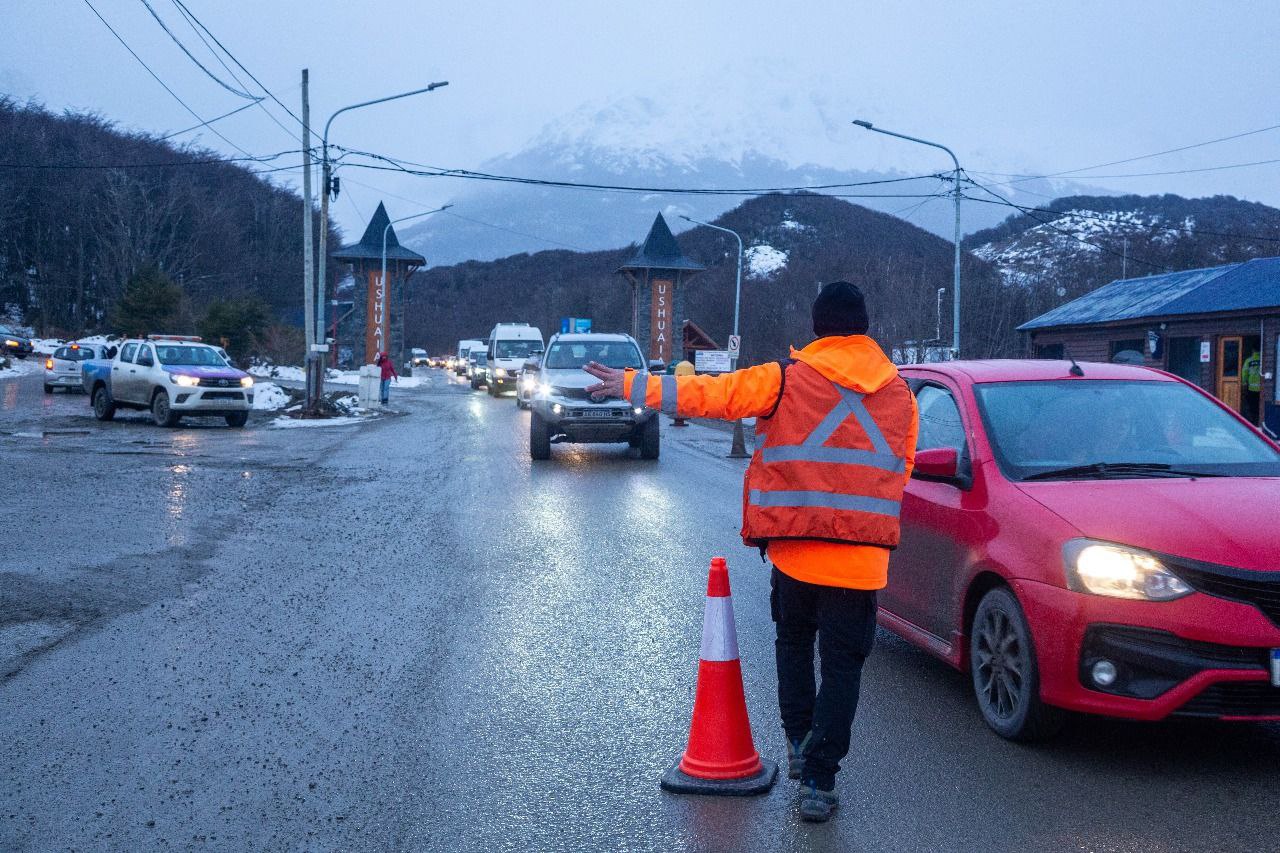 LA MUNICIPALIDAD REALIZÓ CONTROLES VEHICULARES EN EL ACCESO A USHUAIA