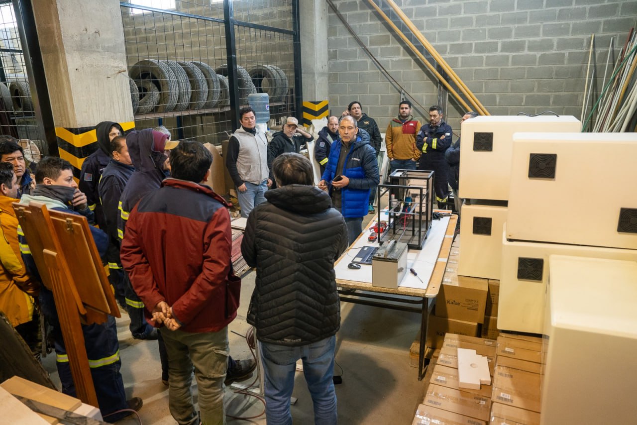 GOBIERNO CAPACITÓ A PERSONAL DE LA COOPERATIVA ELÉCTRICA Y DE LA DPE SOBRE EL FUNCIONAMIENTO DE NUEVOS EQUIPOS PARA ELECTRODEPENDIENTES