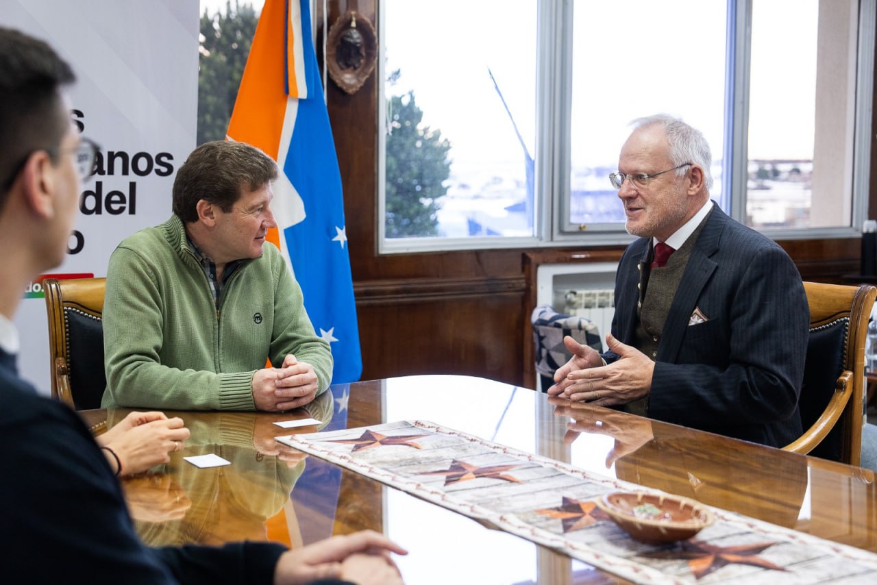 EL GOBERNADOR RECIBIÓ AL EMBAJADOR DE AUSTRIA EN LA APERTURA DEL CONSULADO HONORARIO DE ESE PAÍS EN TIERRA DEL FUEGO
