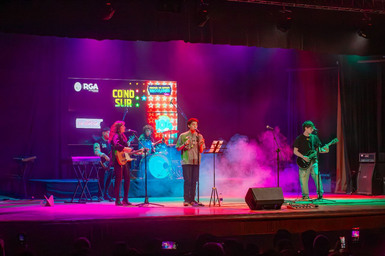 VECINOS Y VECINAS DISFRUTARON UNA NOCHE A PURA MÚSICA CON EL “FESTIVAL DE BANDAS ESCOLARES”
