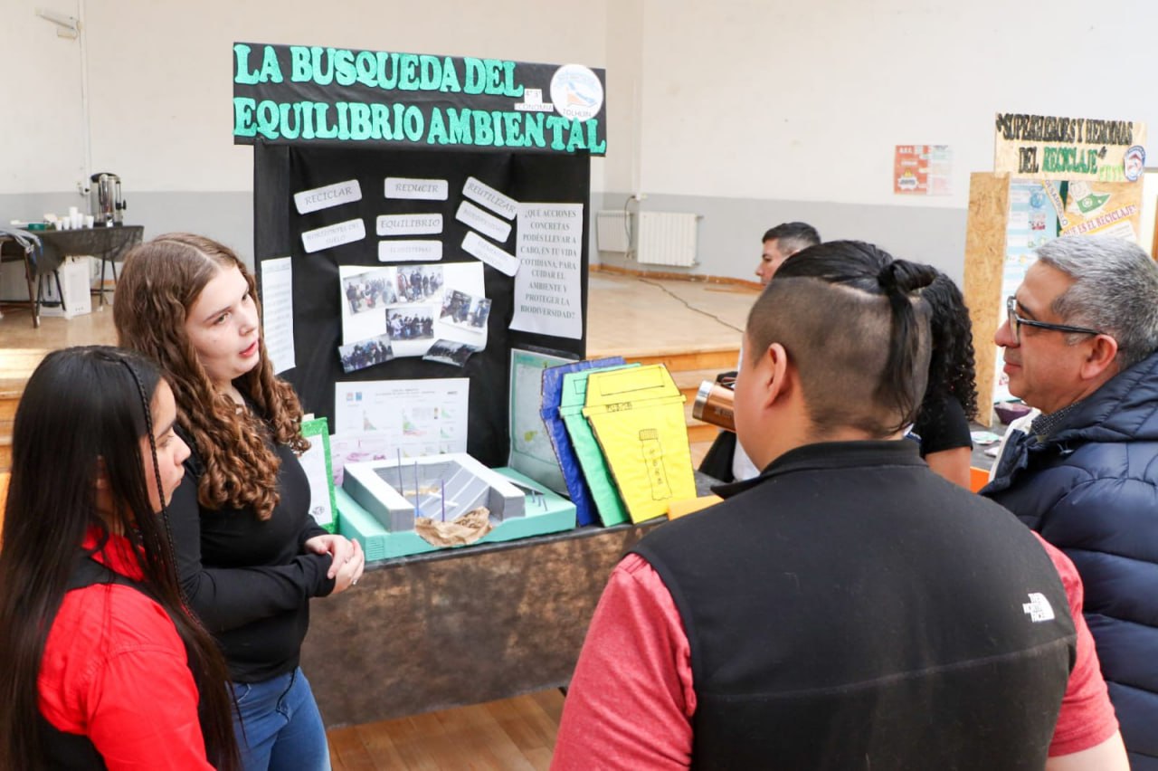 MÁS DE 3600 ESTUDIANTES Y 44O DOCENTES PARTICIPARON DE LA INSTANCIA ZONAL DE LA FERIA DE ARTE, CIENCIA Y TECNOLOGÍA 2025