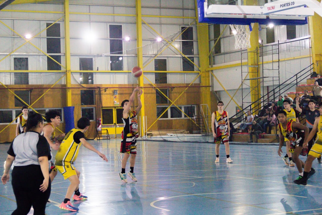 UNIVERSITARIO CELEBRÓ EN TOLHUIN EL CAMPEONATO DE BÁSQUET SUB 17