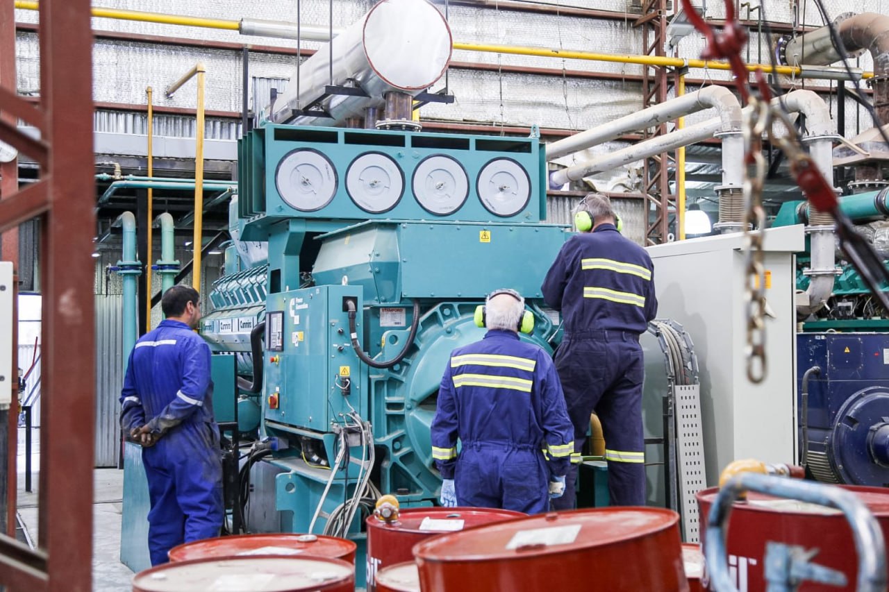 LA DIRECCIÓN PROVINCIAL DE ENERGÍA AVANZA EN TOLHUIN CON LA INSTALACIÓN Y PUESTA EN MARCHA DEL NUEVO GENERADOR CUMMINS N°3