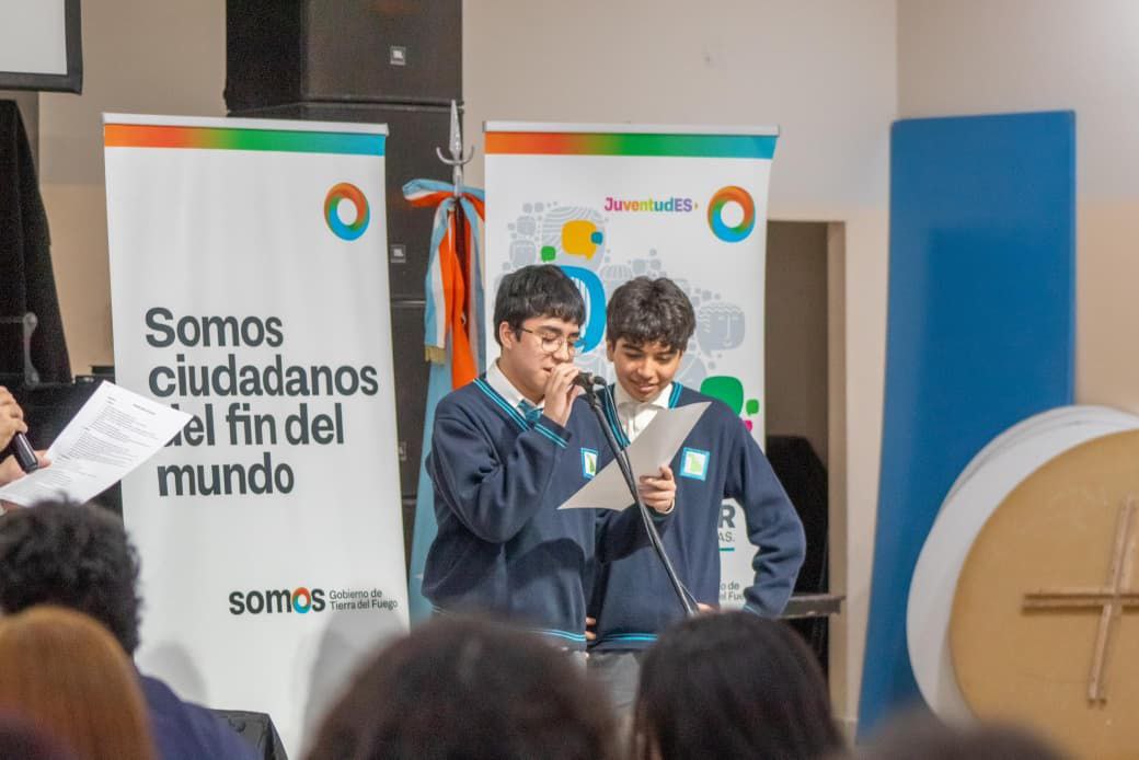 LAS JUVENTUDES FUEGUINAS FORTALECEN SUS HABILIDADES DE ORATORIA EN RÍO GRANDE Y USHUAIA