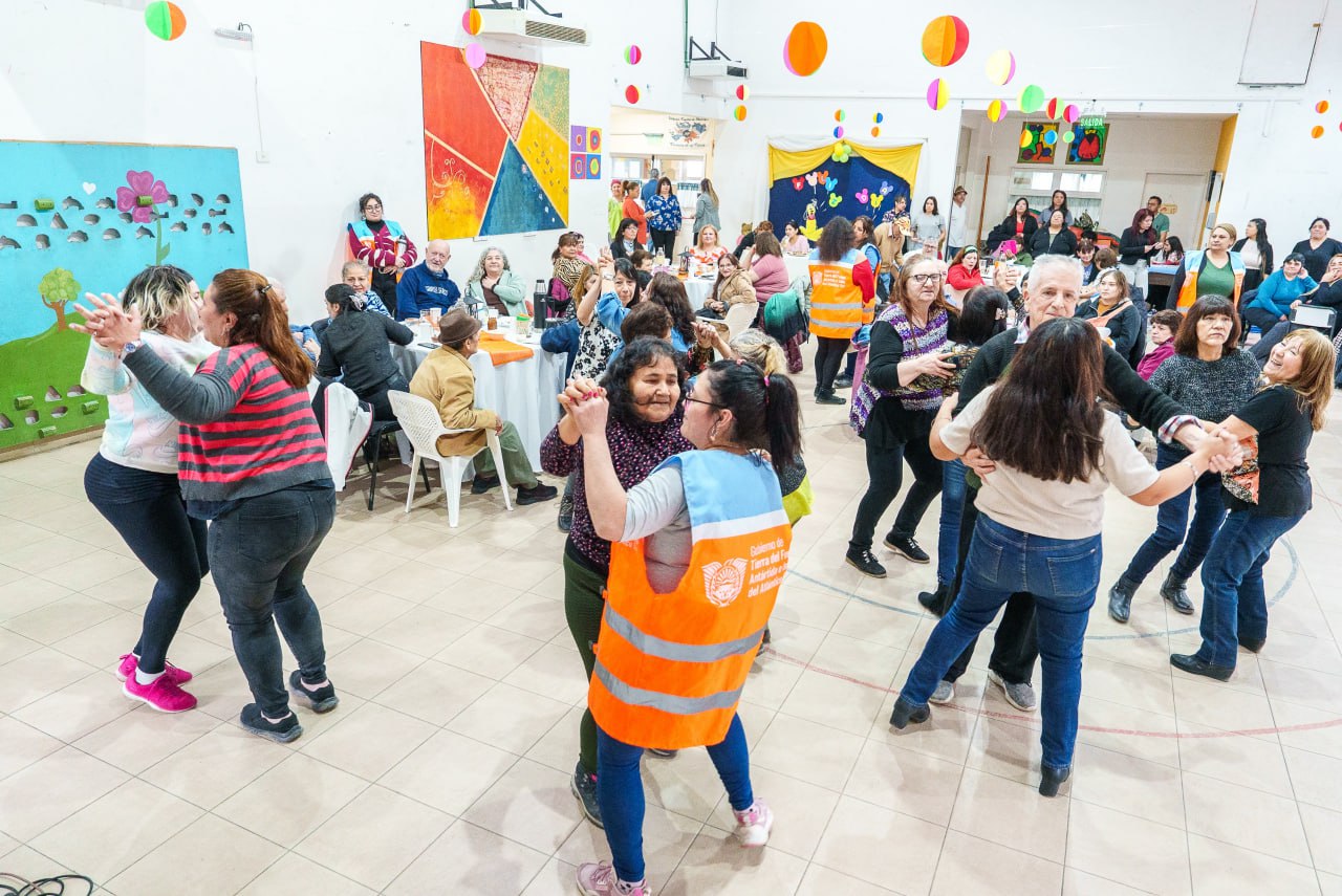 FINALIZARON LAS EDICIONES DE AGOSTO DE “TÉ ACOMPAÑO” EN USHUAIA: MÁS DE 800 PERSONAS MAYORES PARTICIPAN ACTIVAMENTE DEL PROGRAMA