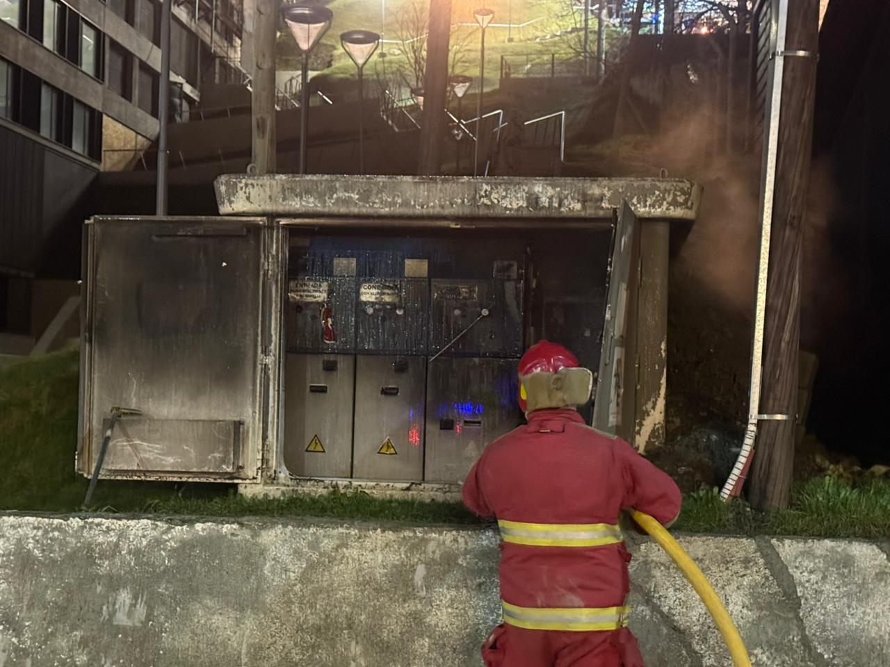 EL INCENDIO EN UN ALIMENTADOR PROVOCÓ EL CORTE DE ENERGÍA EN  EL CENTRO DE USHUAIA
