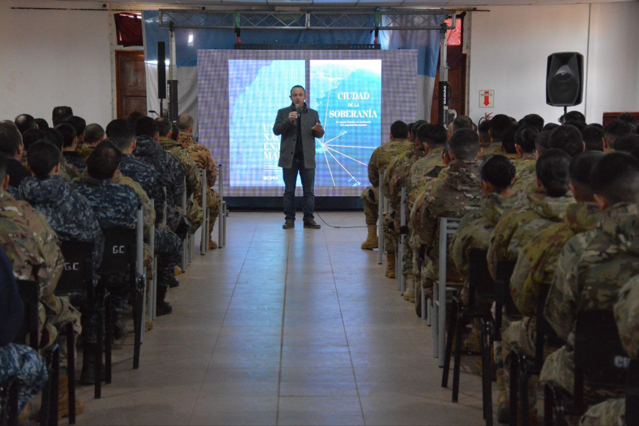 “TIERRA DEL FUEGO NECESITA POTENCIAR LAS CAPACIDADES DE DEFENSA EN SUS TERRITORIOS ESTRATÉGICOS”