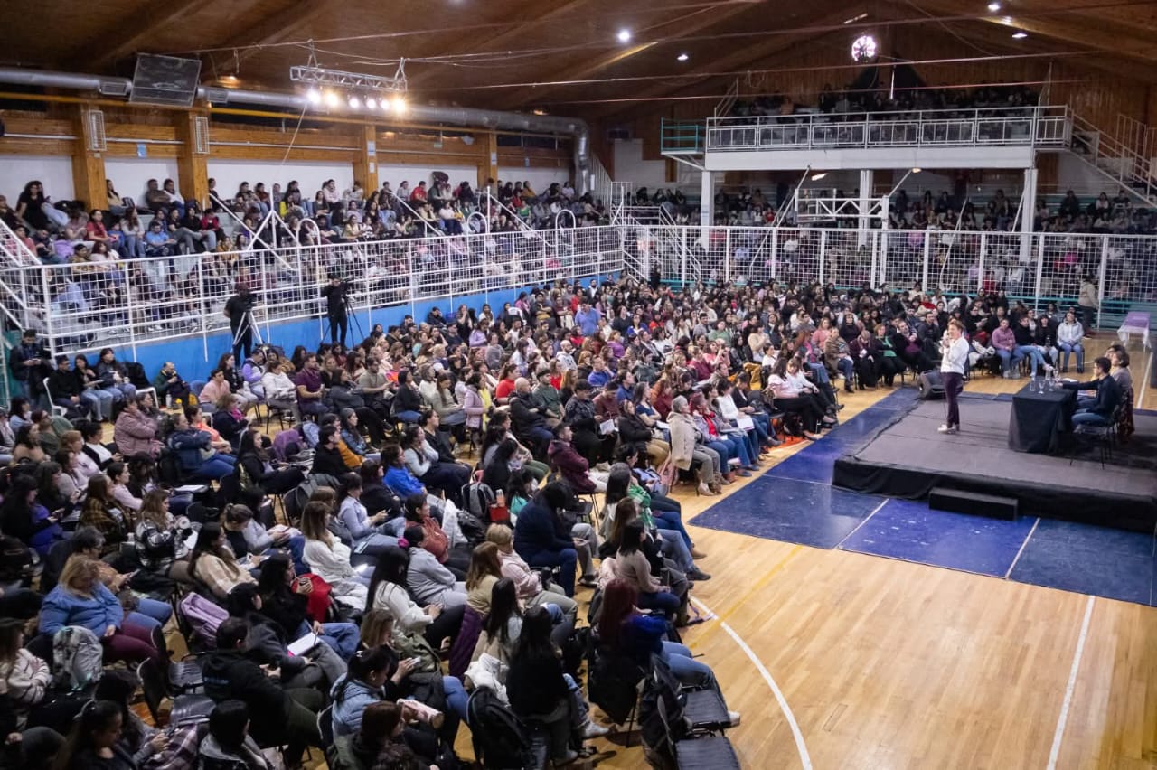 1ª EDICIÓN DEL CONGRESO MUNICIPAL DE MEJORAR E INNOVACIÓN PEDAGÓGICA: RÍO GRANDE SIEMBRA PRECEDENTES EN LA EDUCACIÓN