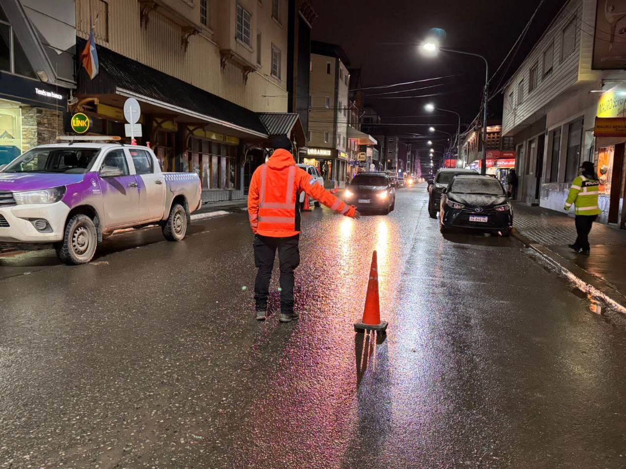 EL MUNICIPIO DE USHUAIA DENUNCIÓ A UN AUTOMOVILISTA QUE AMENAZÓ Y HOSTIGÓ A UNA AGENTE DE TRÁNSITO