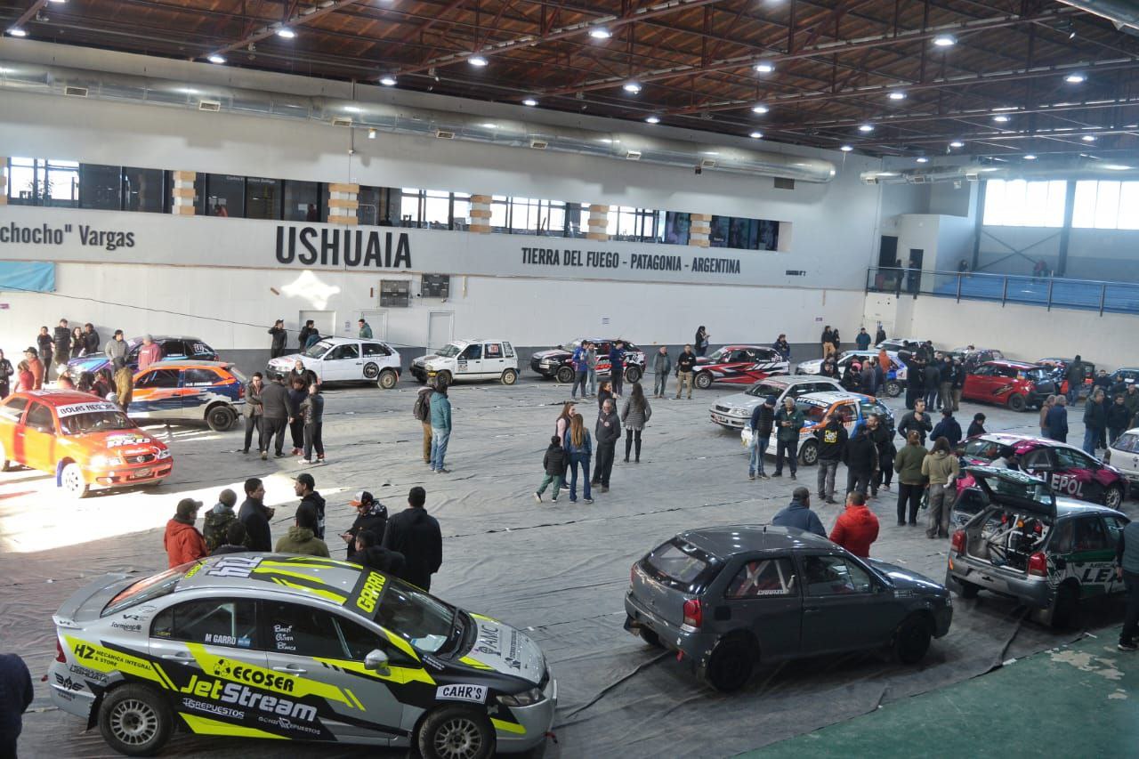 SE REALIZÓ LA VERIFICACIÓN TÉCNICA DE VEHÍCULOS USHUAIENSES QUE COMPETIRÁN EN EL GRAN PREMIO DE LA HERMANDAD