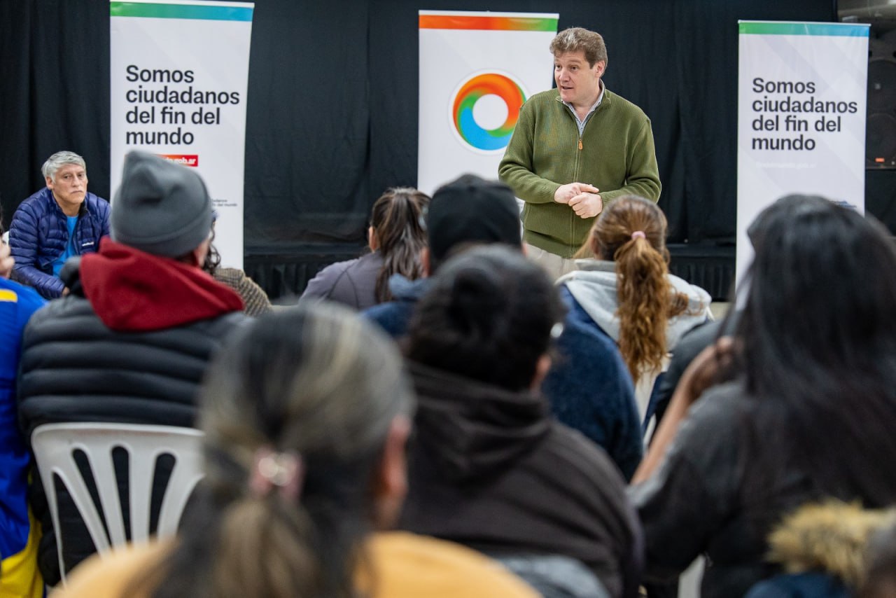 EL GOBERNADOR MELELLA MANTUVO UN ENCUENTRO CON REFERENTES DE COMEDORES Y MERENDEROS DE RÍO GRANDE