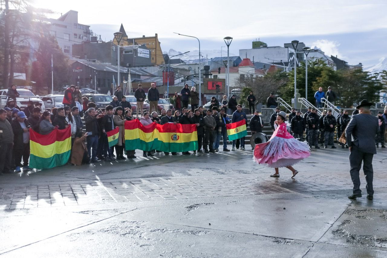EL MUNICIPIO DE USHUAIA ACOMPAÑÓ LA CONMEMORACIÓN DEL BICENTENARIO DE LA INDEPENDENCIA DE BOLIVIA