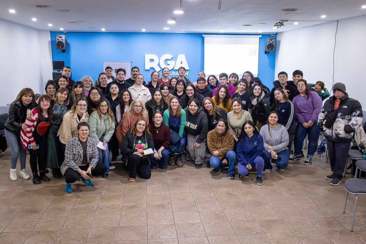 AGENTES MUNICIPALES SE CAPACITAN EN ATENCIÓN AL PÚBLICO