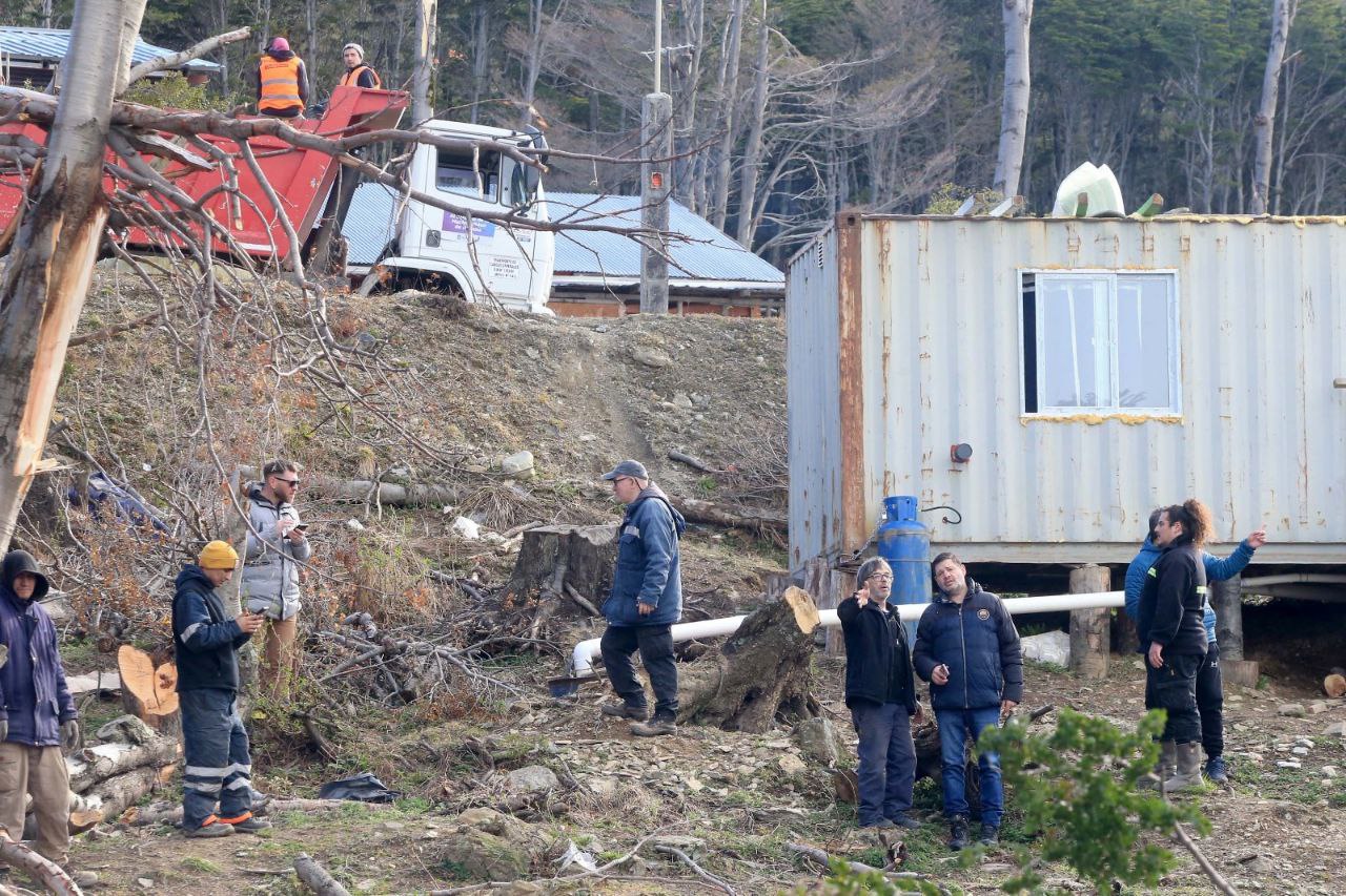 LA MUNICIPALIDAD DE USHUAIA CONTINÚA CON LAS TAREAS DE LIMPIEZA TRAS EL FUERTE TEMPORAL DE VIENTO