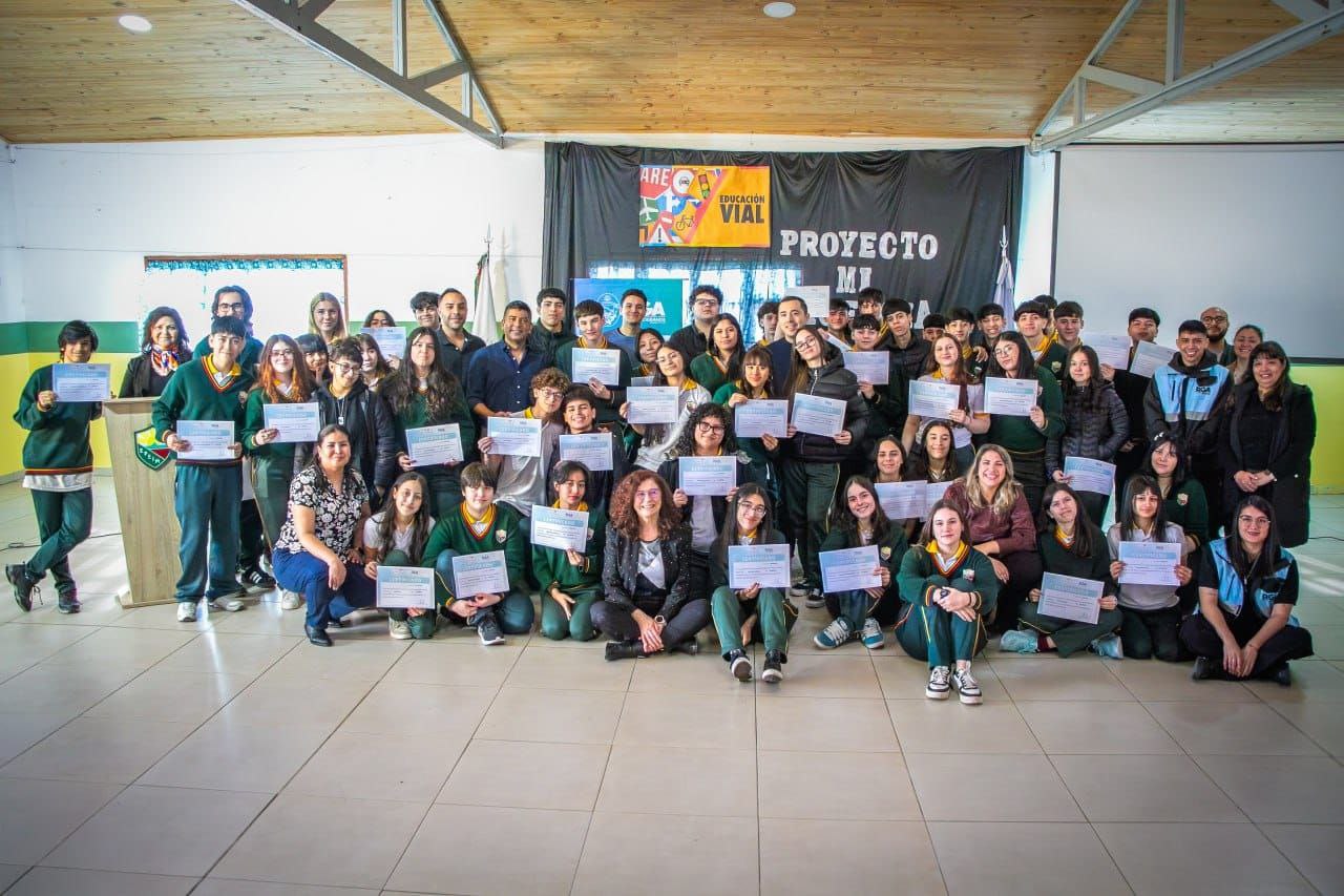 ESTUDIANTES DE EPEIM RECIBIERON SUS CERTIFICADOS DEL CURSO TEÓRICO DE LICENCIAS DE CONDUCIR
