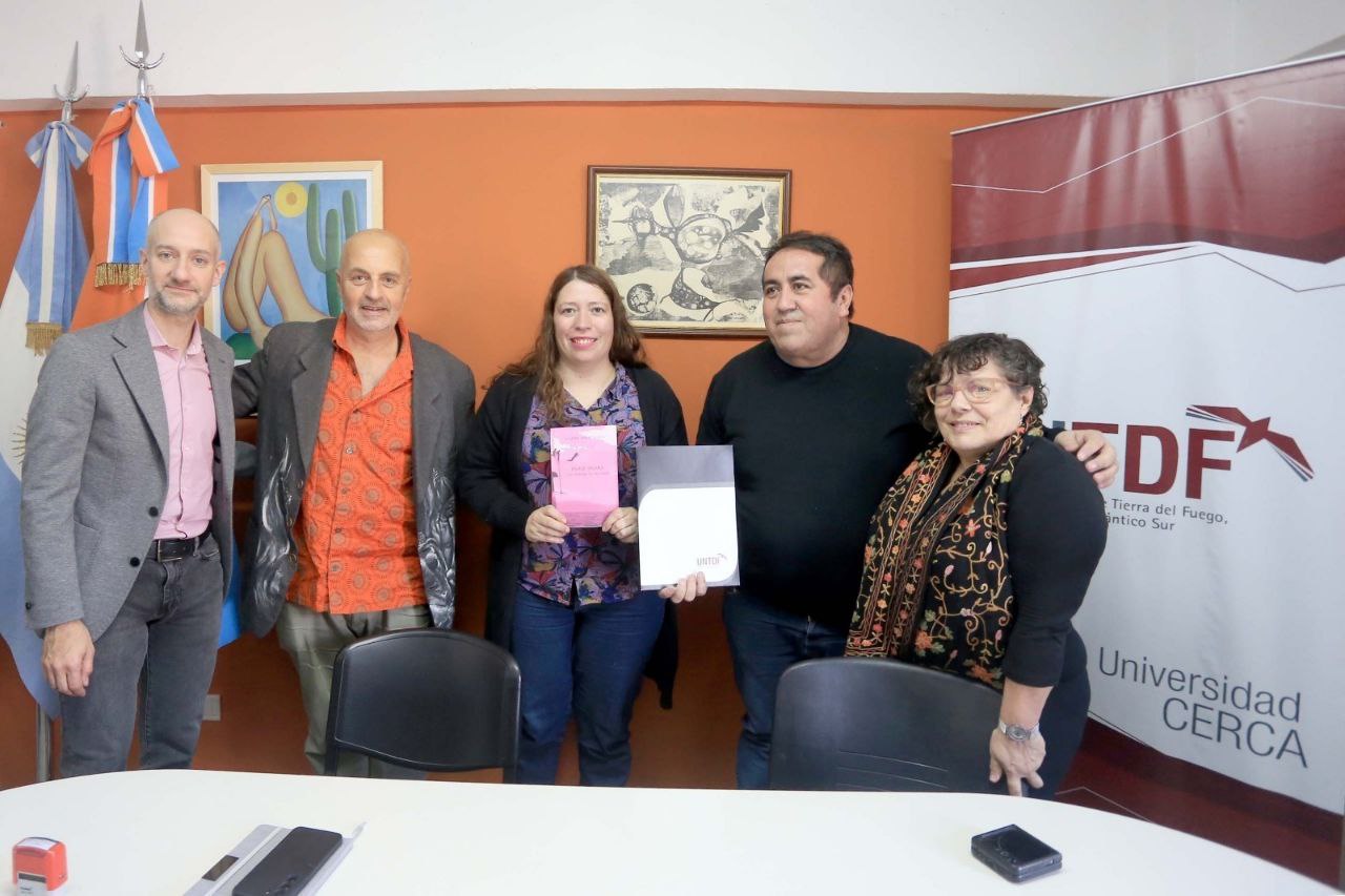 LA MUNICIPALIDAD DE USHUAIA FIRMÓ UN CONVENIO CON LA UNTDF PARA FORTALECER EL PROGRAMA DE “COCINERITOS, CUENTOS Y RELATOS”