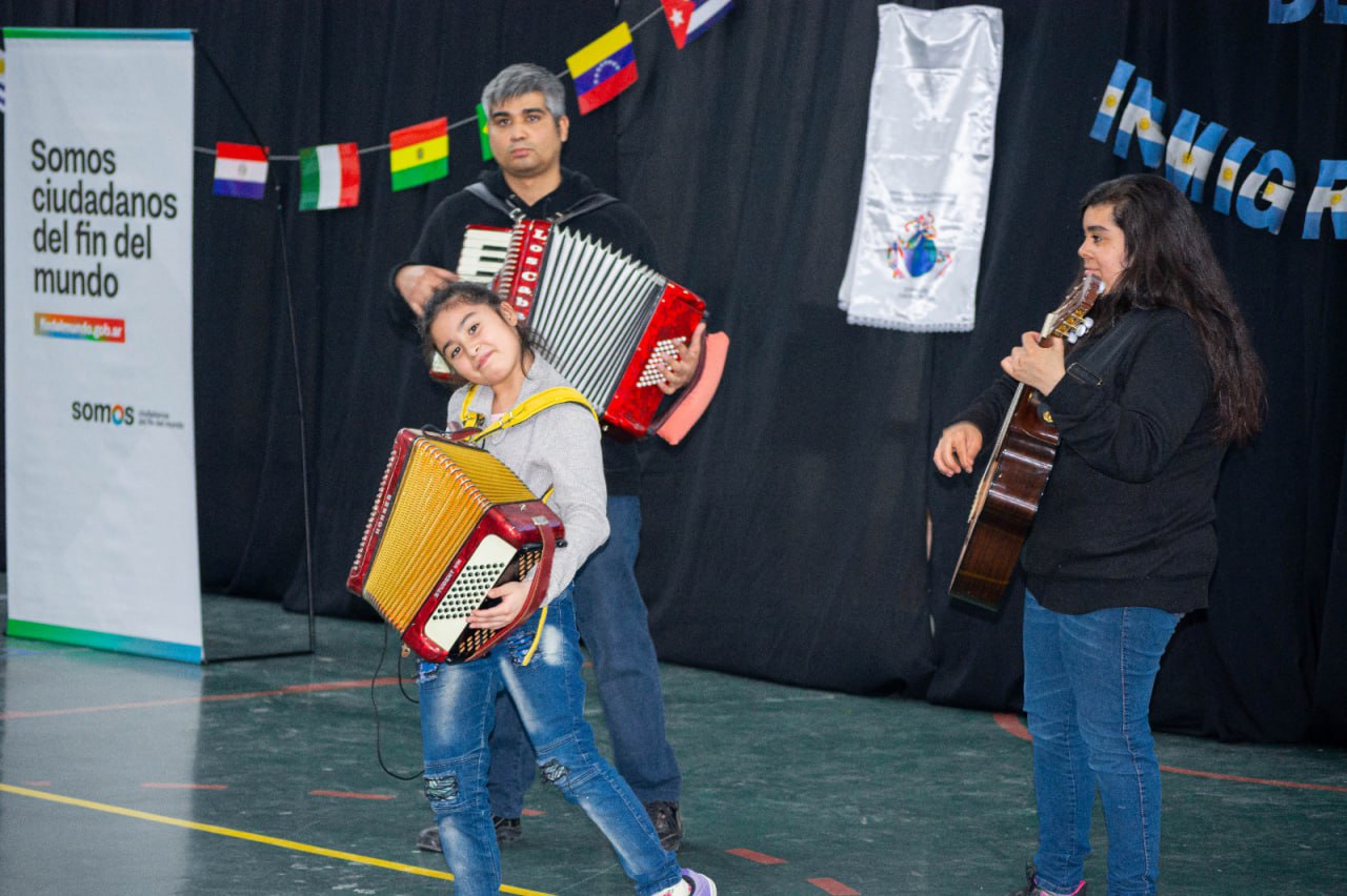 SE REALIZÓ EN RÍO GRANDE LA FIESTA DE LAS COLECTIVIDADES