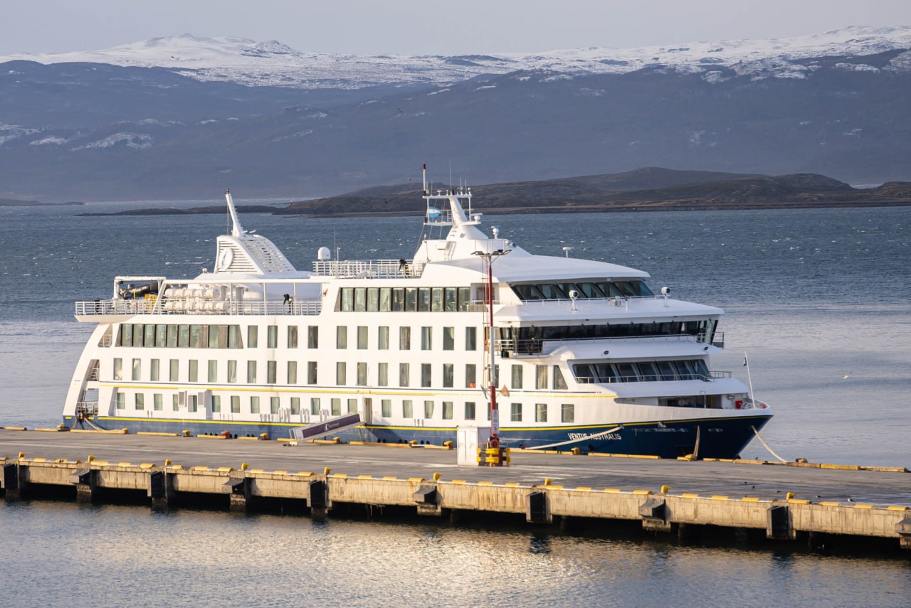 NUEVA TEMPORADA DE CRUCEROS EN TIERRA DEL FUEGO: USHUAIA DA LA BIENVENIDA AL VENTUS AUSTRALIS